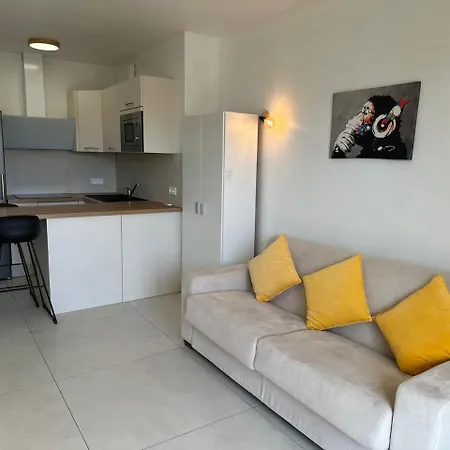 Super Apartment, Parking, Terrace, Lift, Wifi, Palm Beach, Appartement